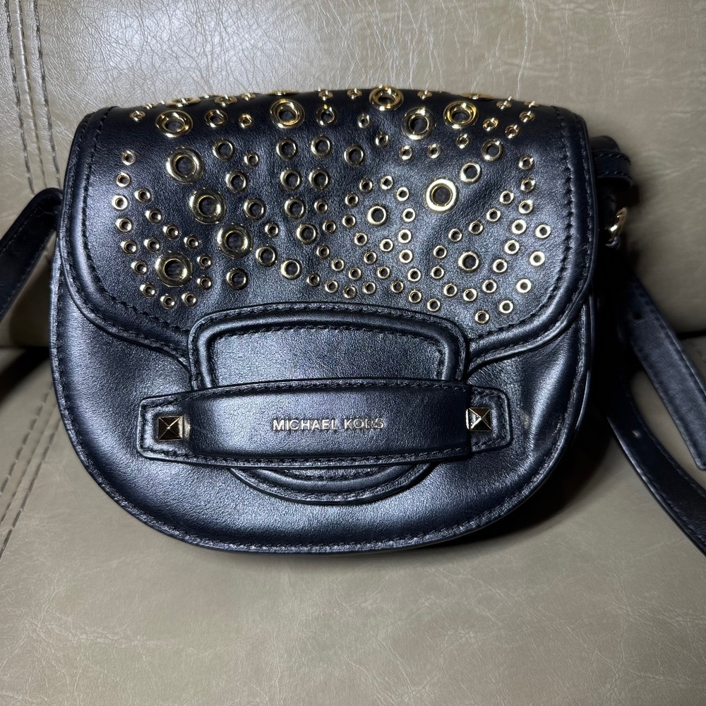 Michael Kors Cary Leather Grometted Saddle Crossbody Purse, Black